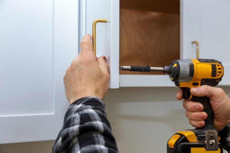 Who Does Cabinet Hardware Installations